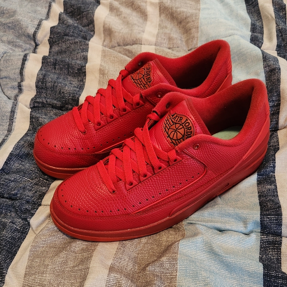 AUTHENTIC AIR JORDAN 2 LOW GYM RED SIZE 8.5